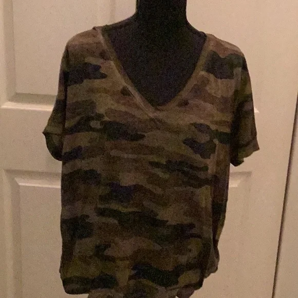 ๐คNWOT Just Too FUN Lucky ๐ Brand Size XXLARGE Camo Style Top Closet Must Have ๐ค - Picture 3 of 7
